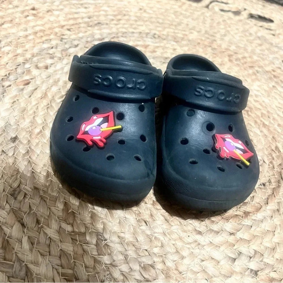 Crocs Classic Waterproof Black Clogs - Kids' Size C9 - Picture 2 of 4